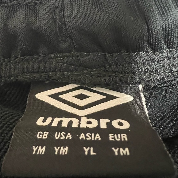 Boys soccer goalkeeper shorts - Picture 3 of 3